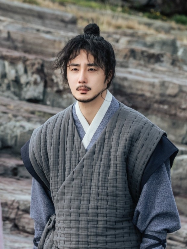 丁一宇於《打包袱-盜取命運》中飾演巴宇