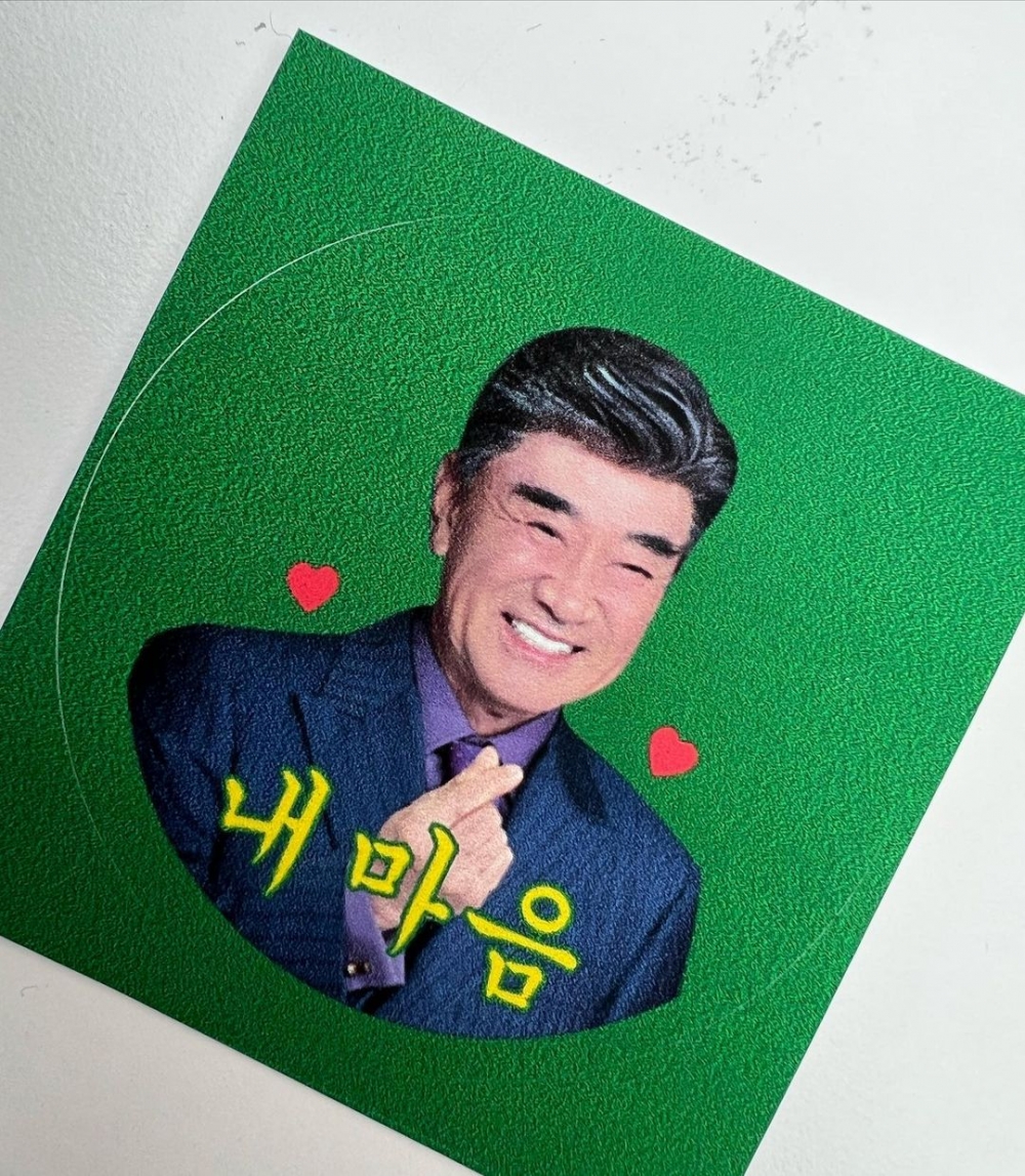 李德華為金世正送上應援咖啡車