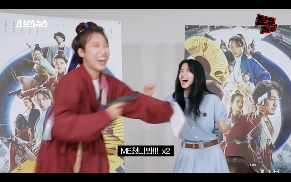 金泰梨和主持人JaeJae超合拍