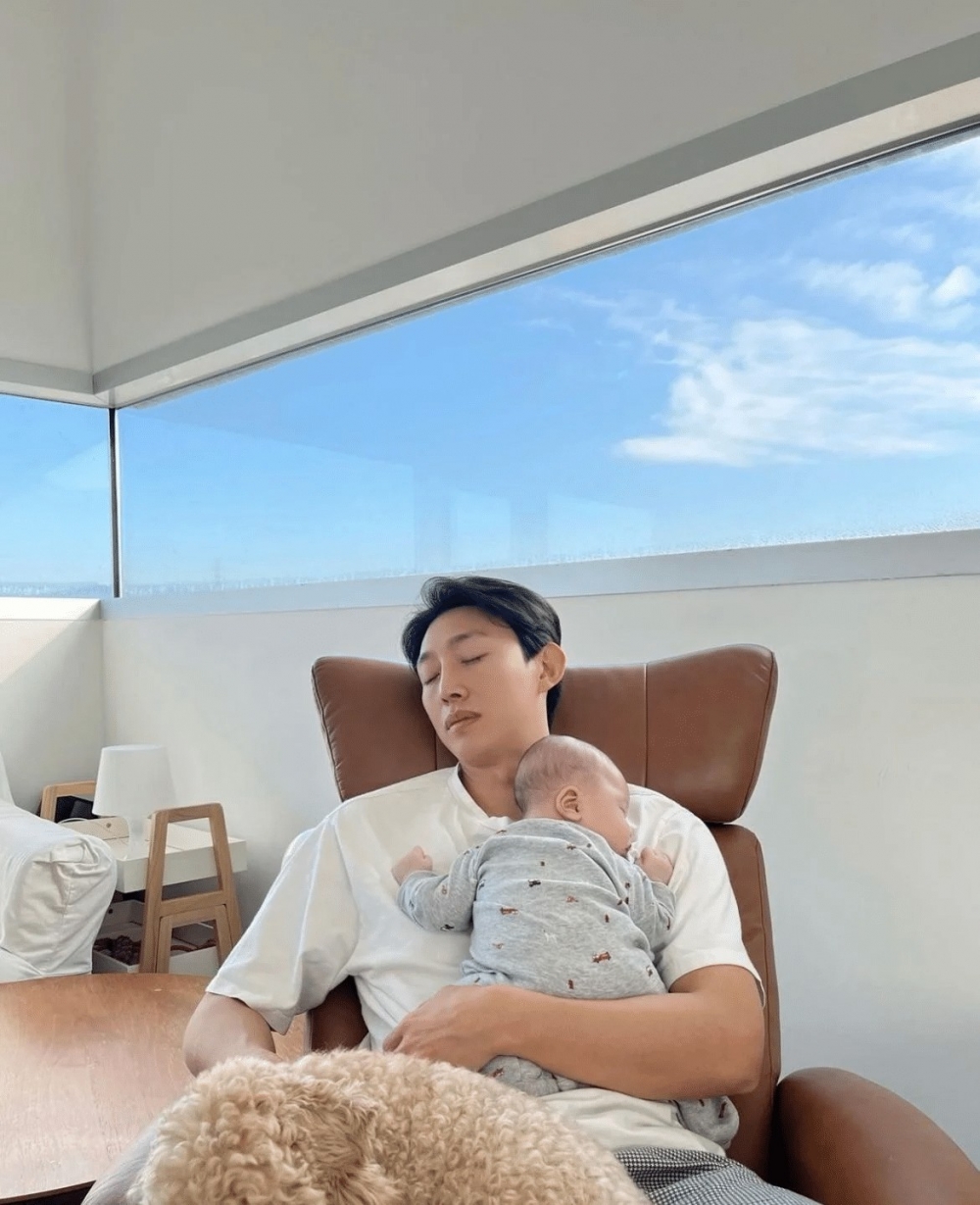 姜其永生活照可以看到部分豪宅