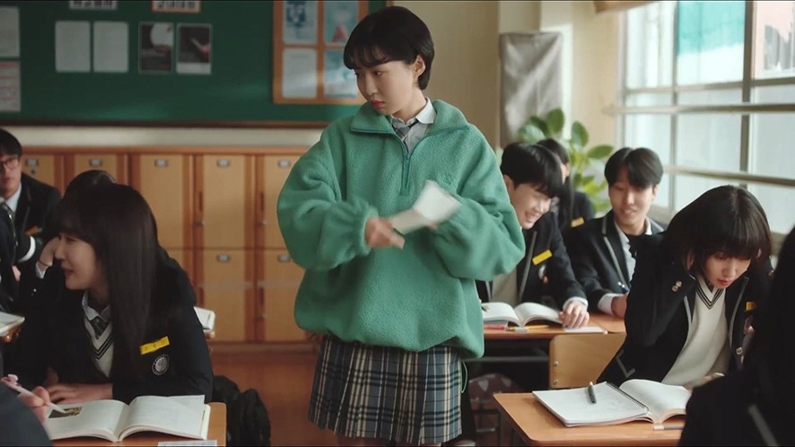 圓圓/董格拉米是禹英禑(朴恩斌 飾)的閨蜜兼社交導師