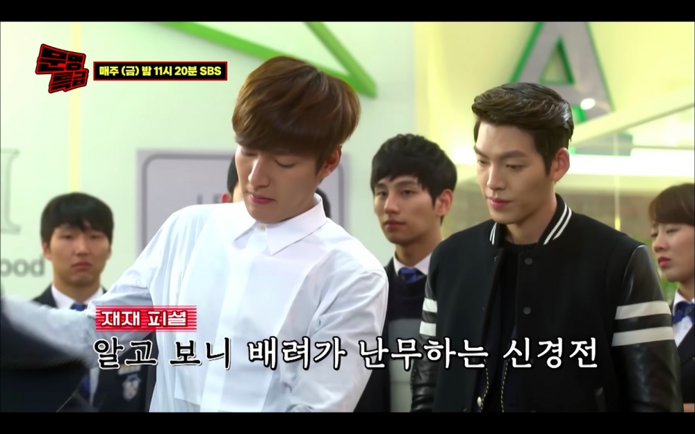 金嘆把沾到咖哩的部分反折到裡面