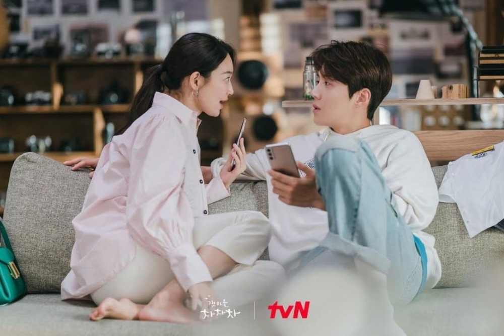 《海岸村恰恰恰》金宣虎、申敏兒兩人互動甜蜜逗趣