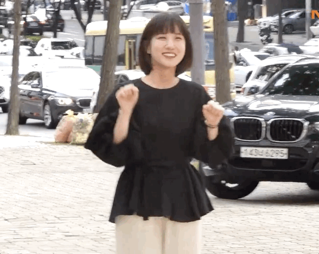 朴恩斌聽到記者拜託後又做了一次