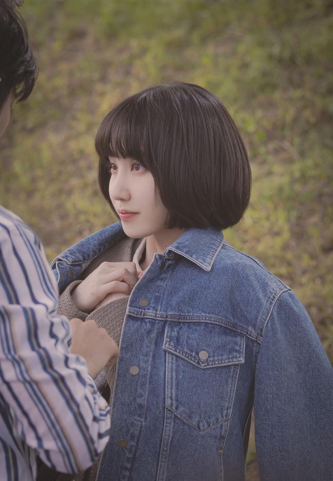 緊握雙手的英禑