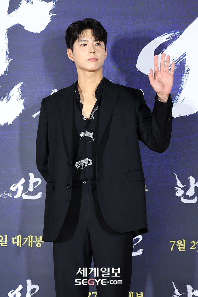 朴寶劍出席電影《閑山：龍的現身》VIP首映會