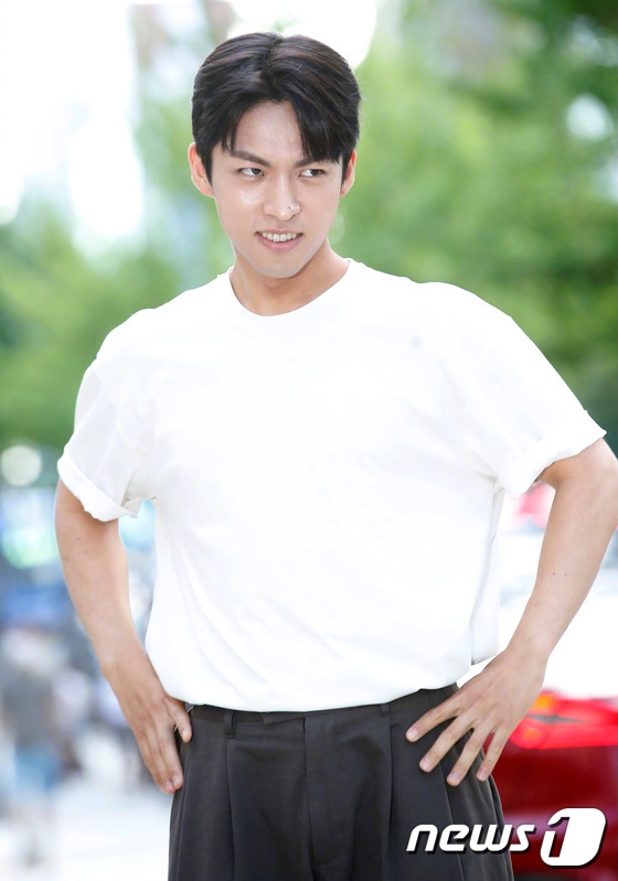 《非常律師禹英禑》殺青宴 朱鐘赫