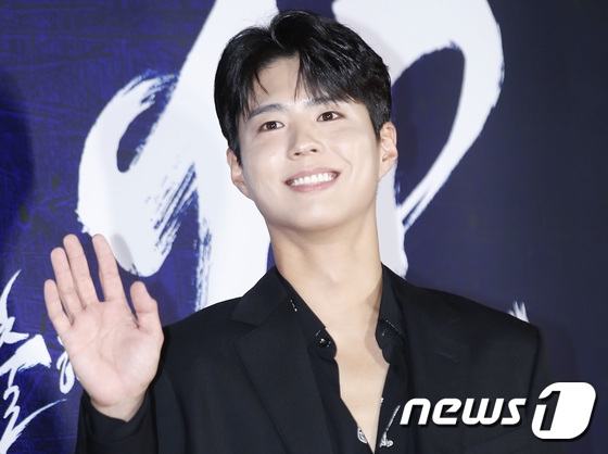 朴寶劍出席電影《閑山：龍的現身》VIP首映會