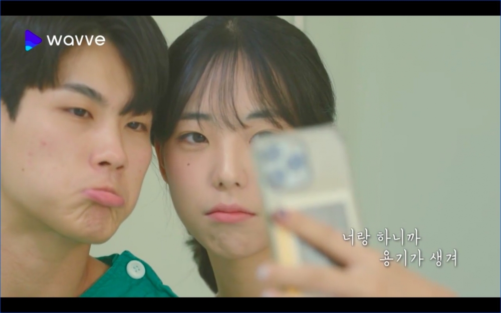 「如果是我一個人的話不會有勇氣的，因為和妳一起才有了勇氣的。」