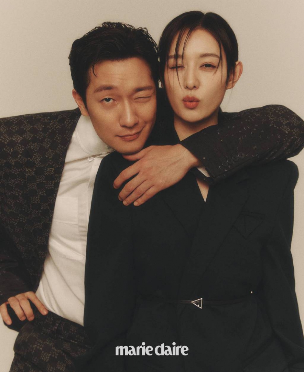 孫錫久和金智媛合體為韓國時尚雜誌拍攝情侶畫報