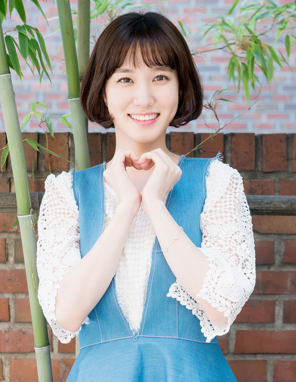 朴恩斌2016年在《青春時代》終映採訪中自曝是「母胎單身」