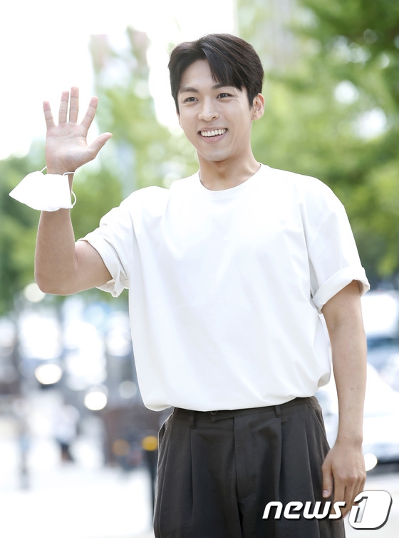 《非常律師禹英禑》殺青宴 朱鐘赫