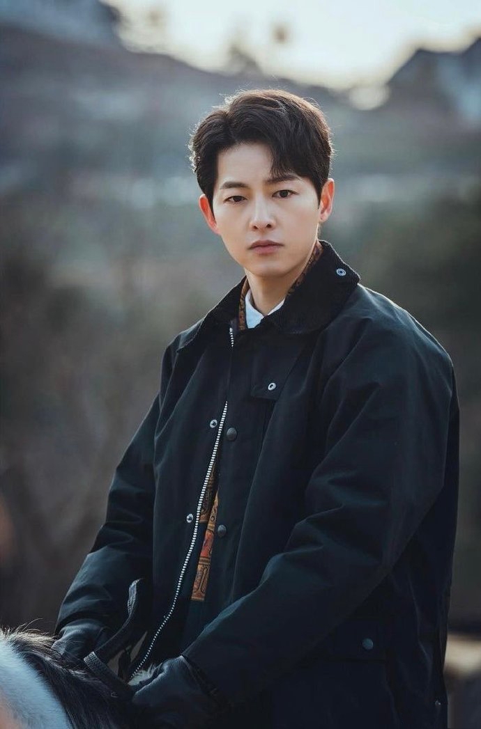 宋仲基飾演以以財閥家小兒子的身份重生的男主角