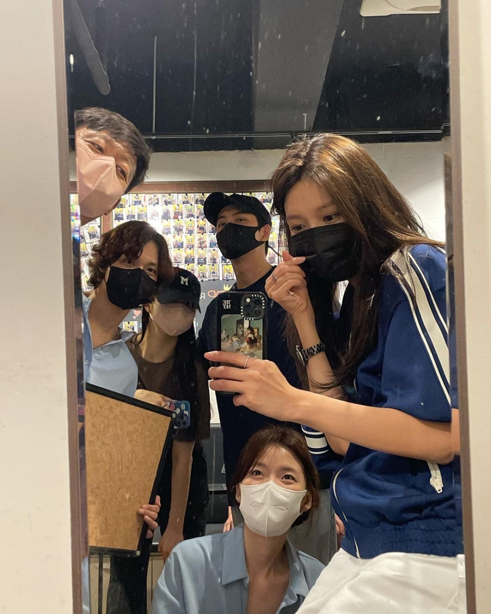 《Run On》劇組為姜泰伍舉辦入伍送別會