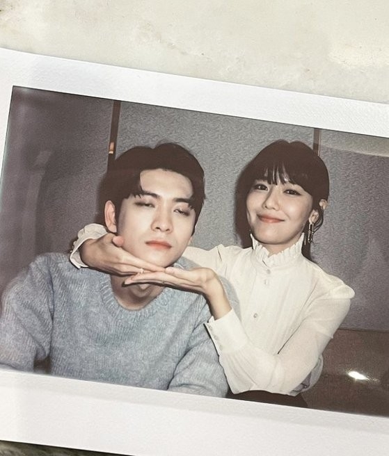 姜泰伍和秀英譜出「女霸總愛上年下犬系男」戀曲