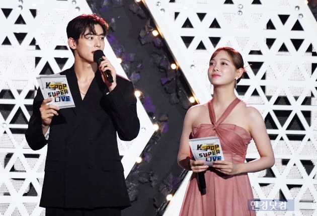 金世正與車銀優合體擔任主持人