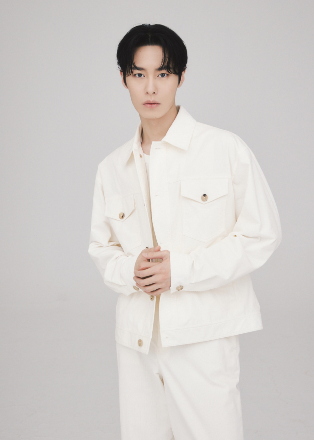 現場有許多同齡演員,通過拍攝更加了解對方