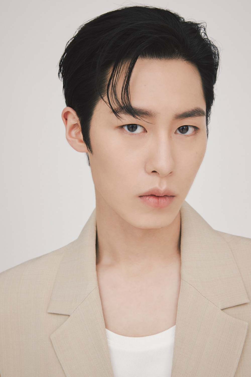 李宰旭為武打戲向武打演員請教動作