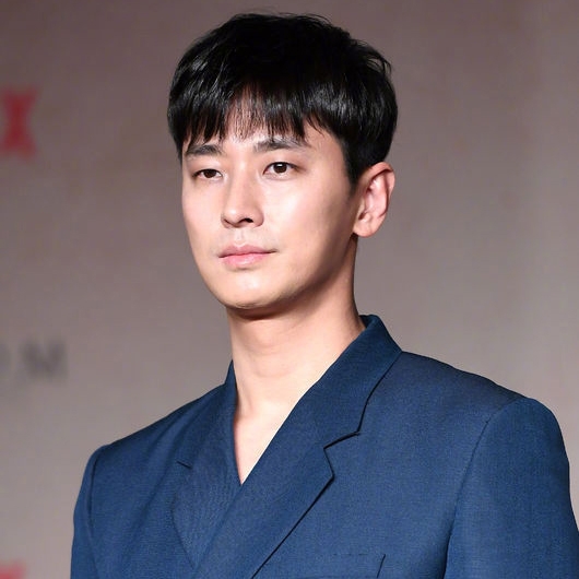 朱智勛正在討論出演《支配物種》男主角