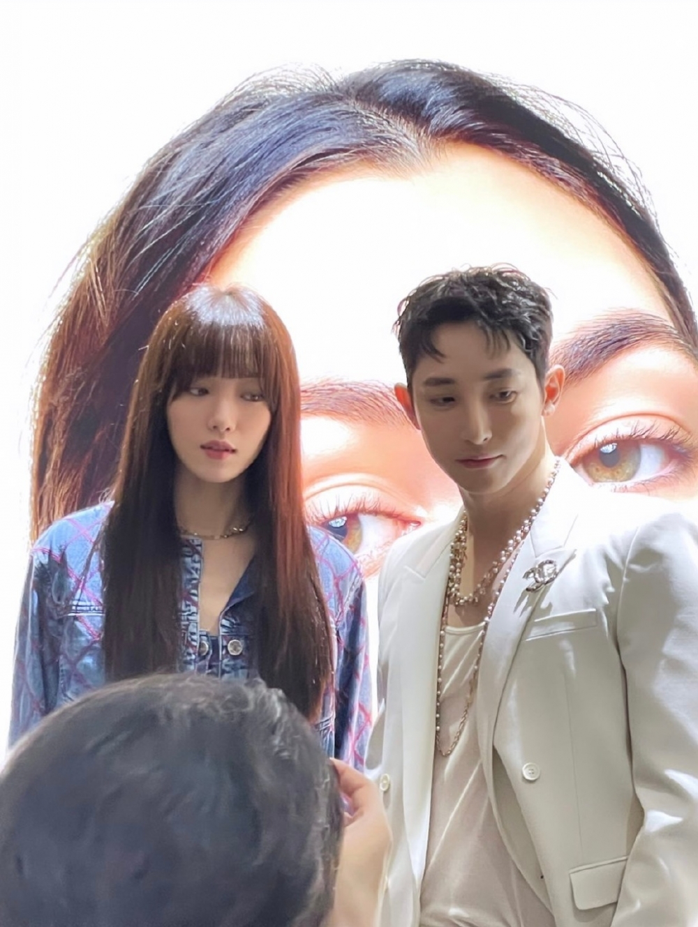 李洙赫曬李洙赫曬出與李聖經在活動上的合照