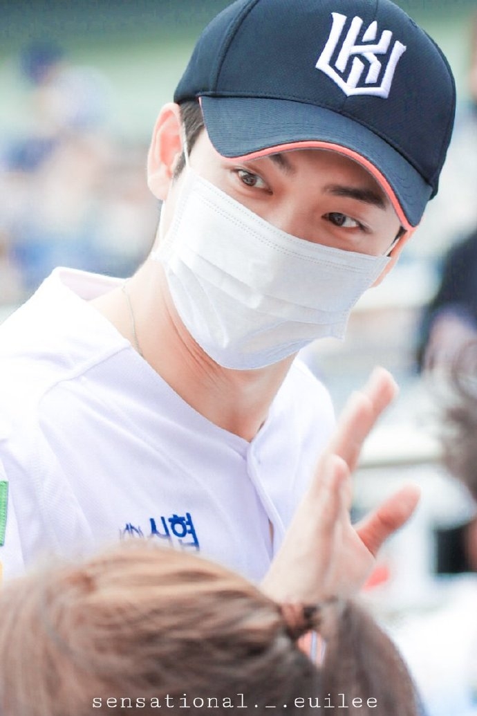 姜泰伍開球 飯拍照