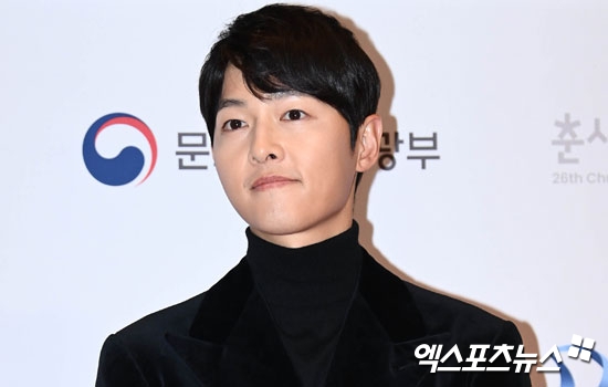 宋仲基也是成均館大學畢業的高材生