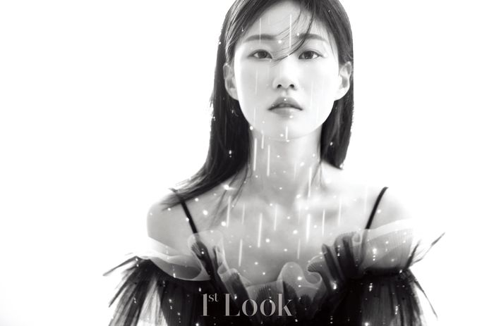 河允景為韓國時尚雜誌〈1st Look〉拍攝畫報