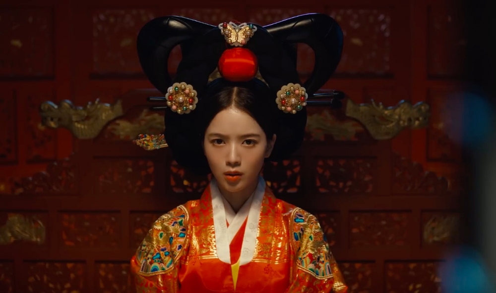 盧正義為證券公司拍攝廣告換上古裝