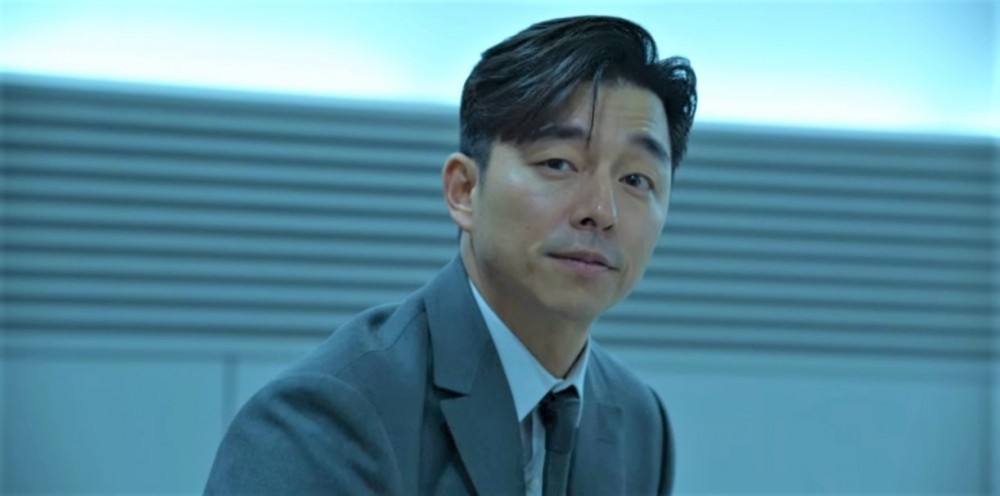 孔劉飾演西裝男