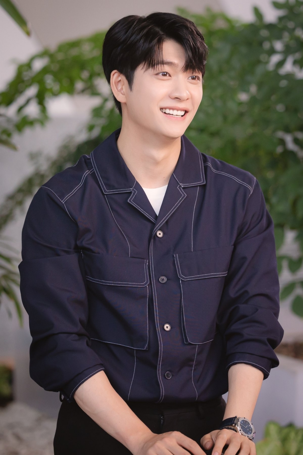 姜泰伍憑藉《非常律師禹英禑》暖男職員「李濬浩」一角人氣飆升