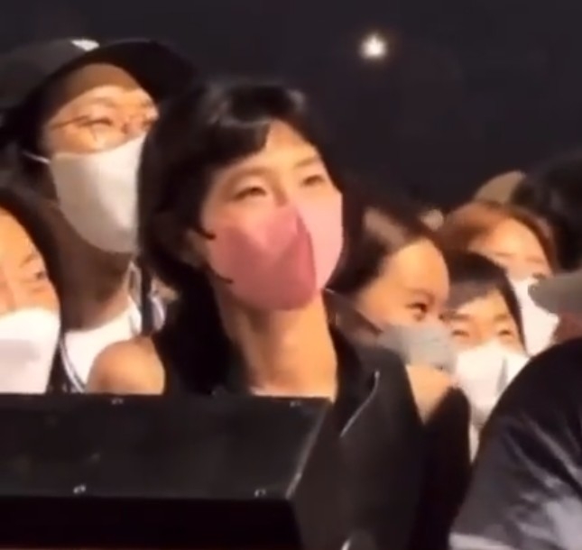 柳俊烈、惠利、李東輝、鄭好娟一起去看演唱會