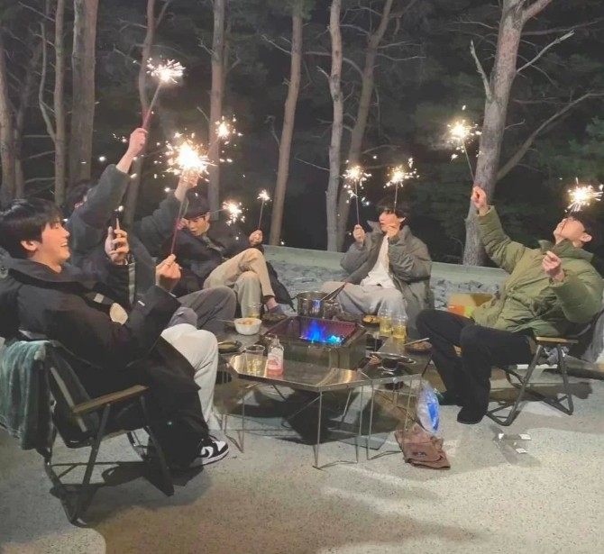 5人在節目上談起彼此熟識的經過