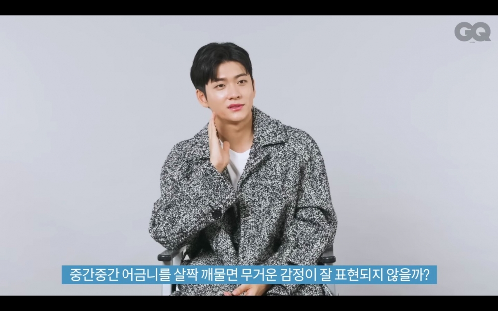 姜泰伍「下巴肌演技」受到歡迎