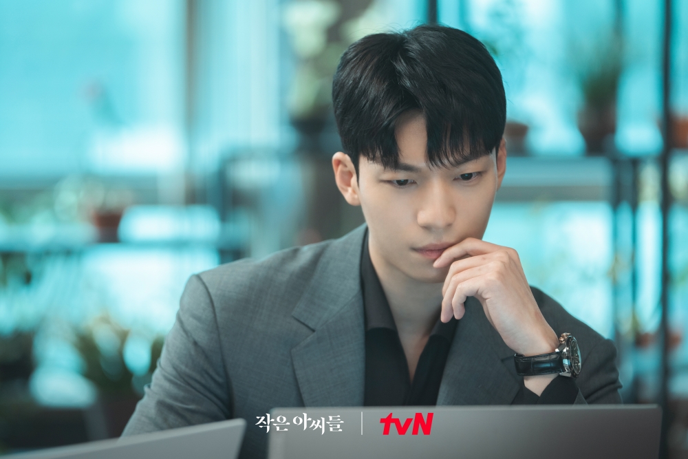 魏河俊飾演崔道日