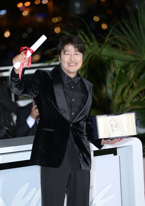 宋康昊成為韓國首位獲得坎城國際電影節最佳男主角獎