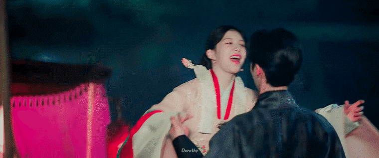 高允貞在《還魂：光與影》中飾演「帶著落壽面孔」的陳復妍