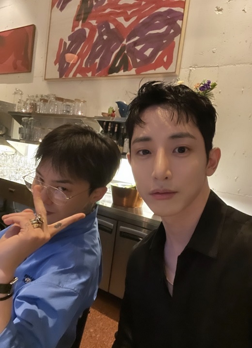 李洙赫曬出與GD權志龍的自拍