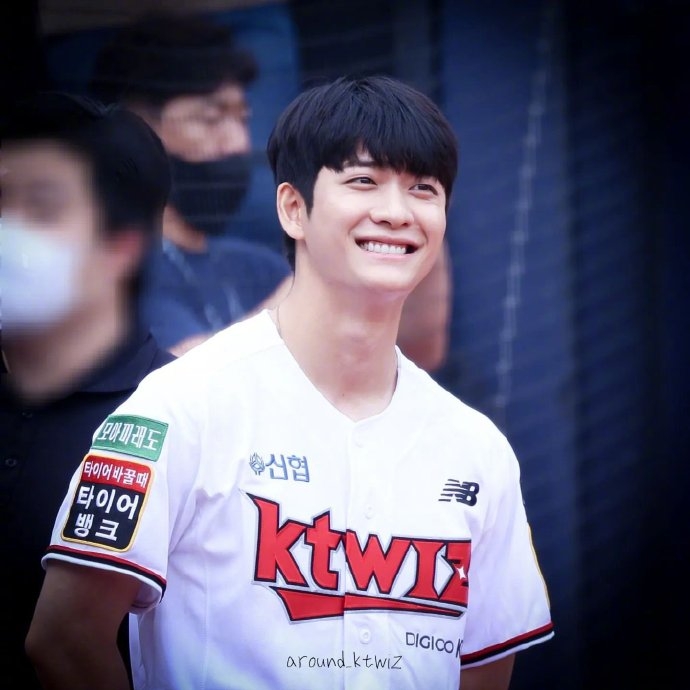 姜泰伍開球 飯拍照