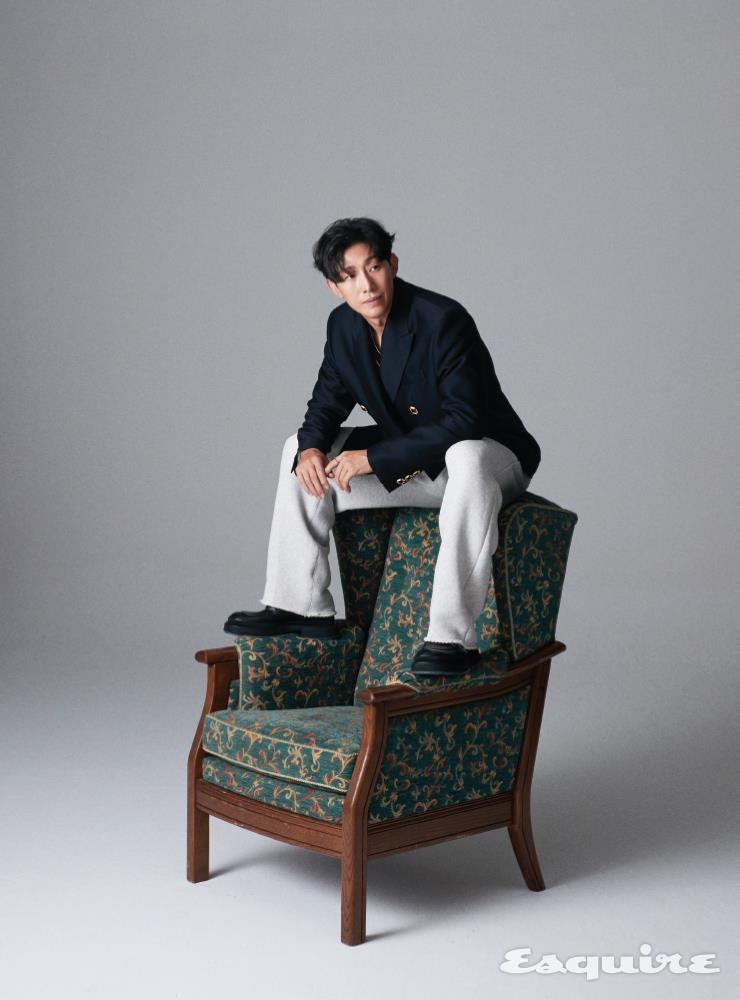 姜其永《Esquire》時尚畫報公開