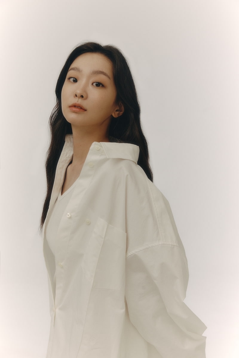 金多美和UAA)經紀公司簽訂專屬合約