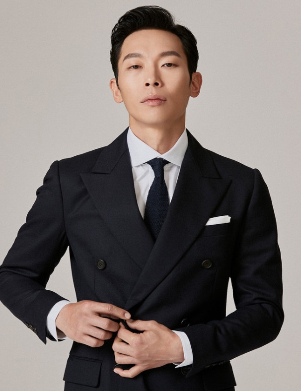  楊慶元其實並不是科班出身