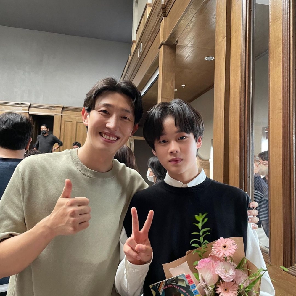 崔賢珍曬與姜其永的合照