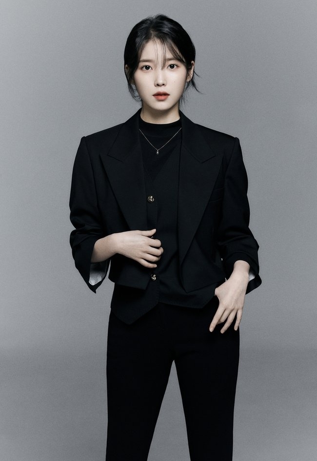 IU有望出演《我的大叔》金元錫導演新作