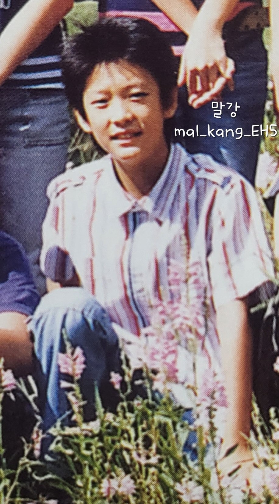 姜泰伍國小畢業照曝光