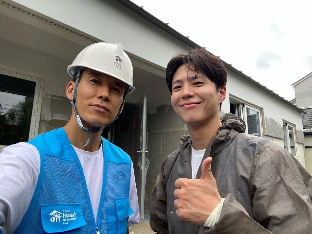 朴寶劍與歌手SEAN一起做公益