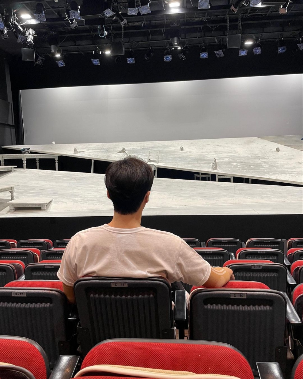 金宣虎在舞台劇終演後發文吐露心境