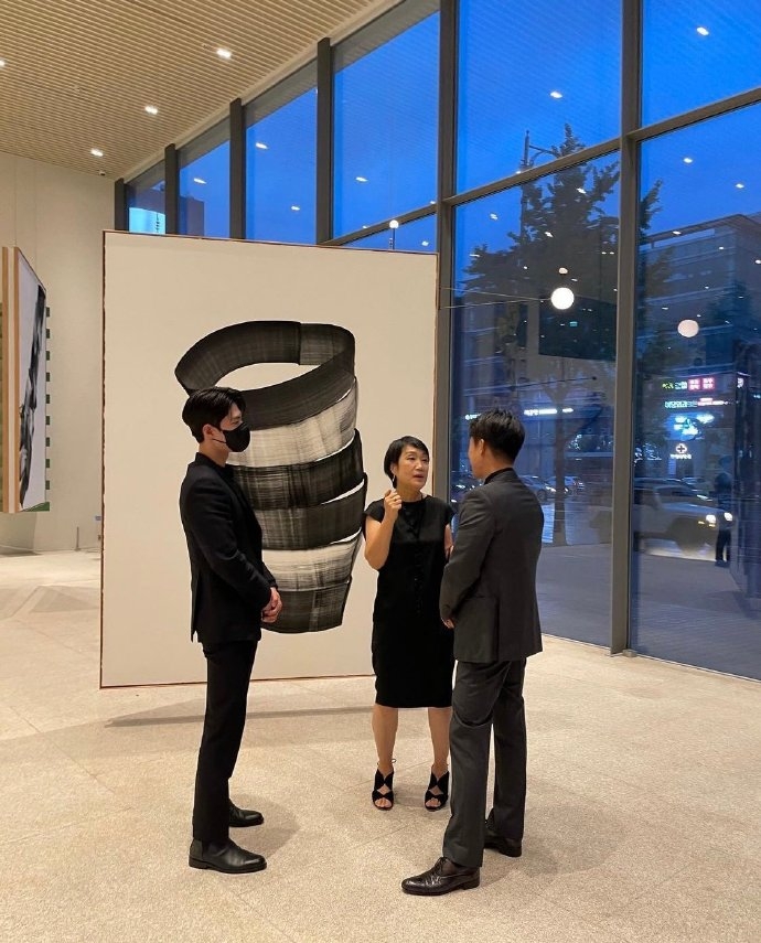 朴寶劍參加藝術展