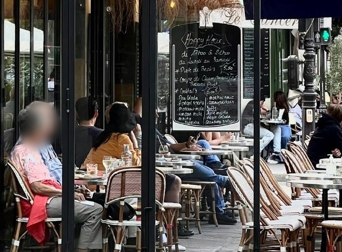 金宇彬、申敏兒巴黎咖啡廳約會被網友偶遇