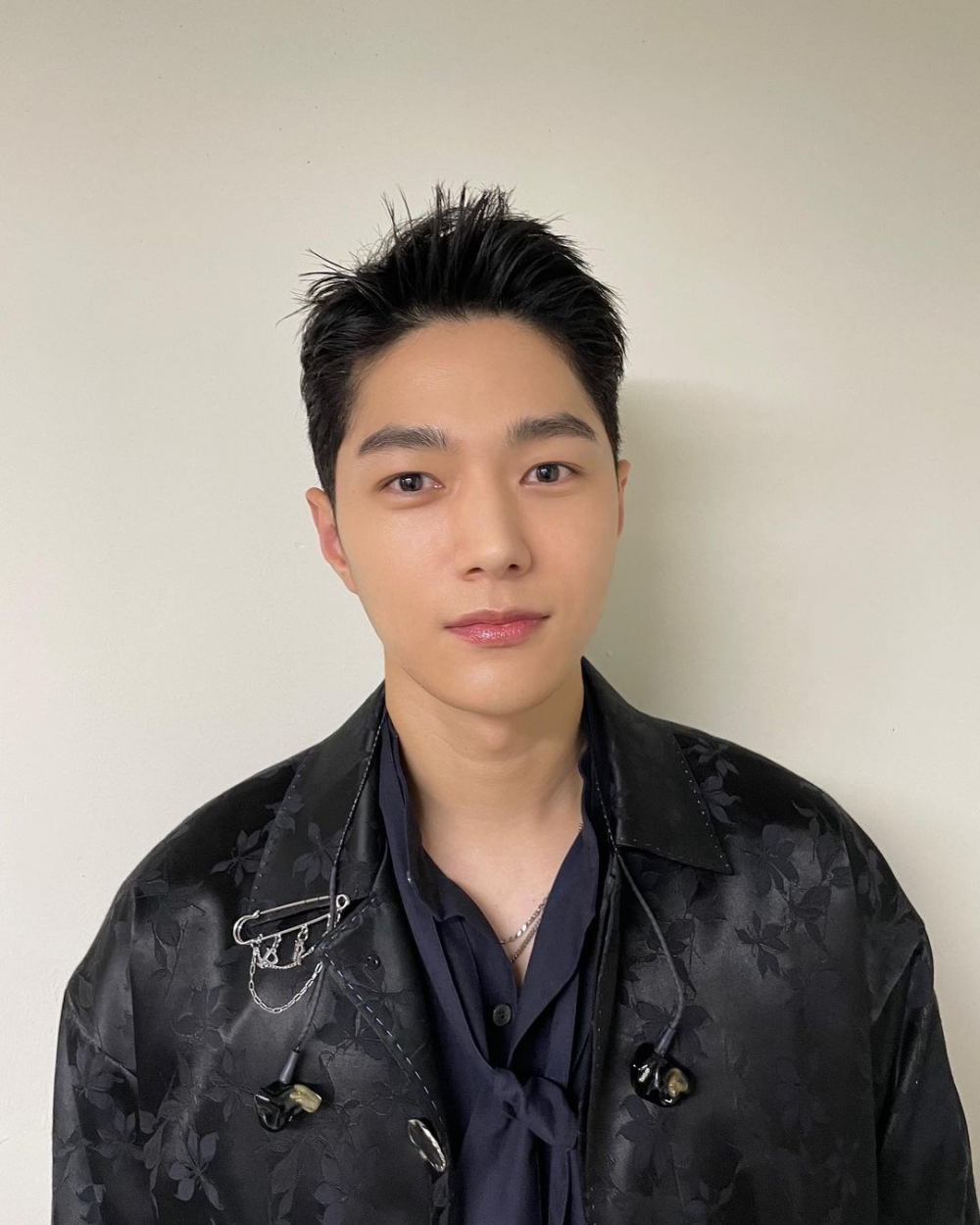 金明洙退伍後被說「長胖了」其實是變壯變Man啦～