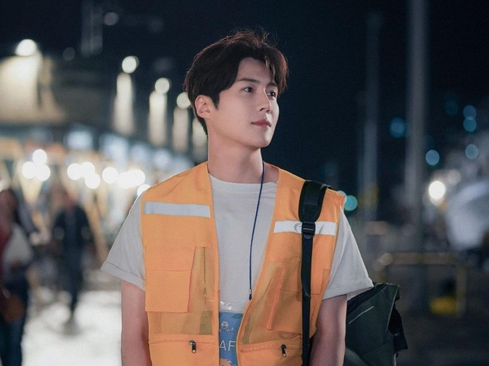 金宣虎憑藉《海岸村恰恰恰》爆紅